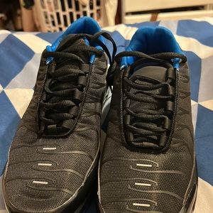 Comfortable fashion sneakers.